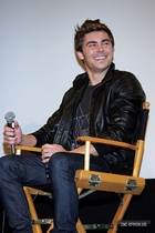 Zac Efron : zac_efron_1267969370.jpg