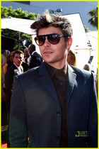 Zac Efron : zac_efron_1279304443.jpg