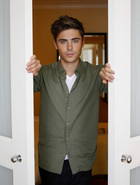 Zac Efron : zac_efron_1281119314.jpg