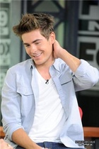 Zac Efron : zac_efron_1281640883.jpg