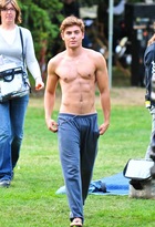 Zac Efron : zac_efron_1283977548.jpg