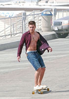 Zac Efron : zac_efron_1300386599.jpg