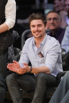 Zac Efron : zac_efron_1301728099.jpg