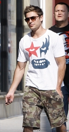 Zac Efron : zac_efron_1302801791.jpg