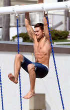 Zac Efron : zac_efron_1306189351.jpg