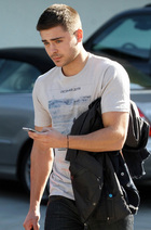 Zac Efron : zac_efron_1310836611.jpg