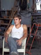 Zac Efron : zac_efron_1311644847.jpg