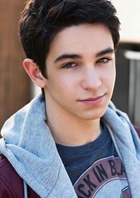 Zachary Gordon : zachary-gordon-1424135701.jpg